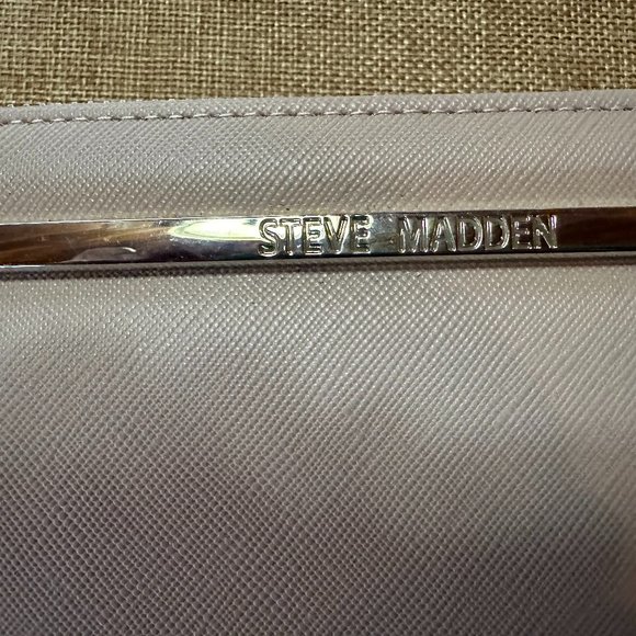 Steve Madden Light Pink Zip around wristlet - Picture 4 of 6
